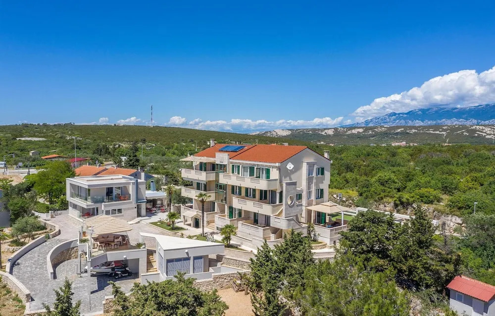 Nice Home In Novalja With Wifi