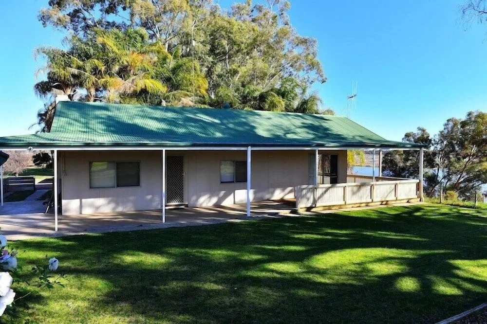 Mundic Waterfront Cottages
