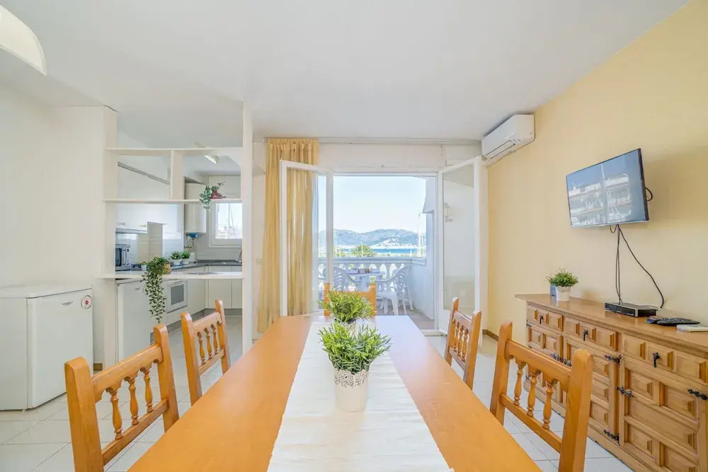 Terrace Apartment Near the Beach