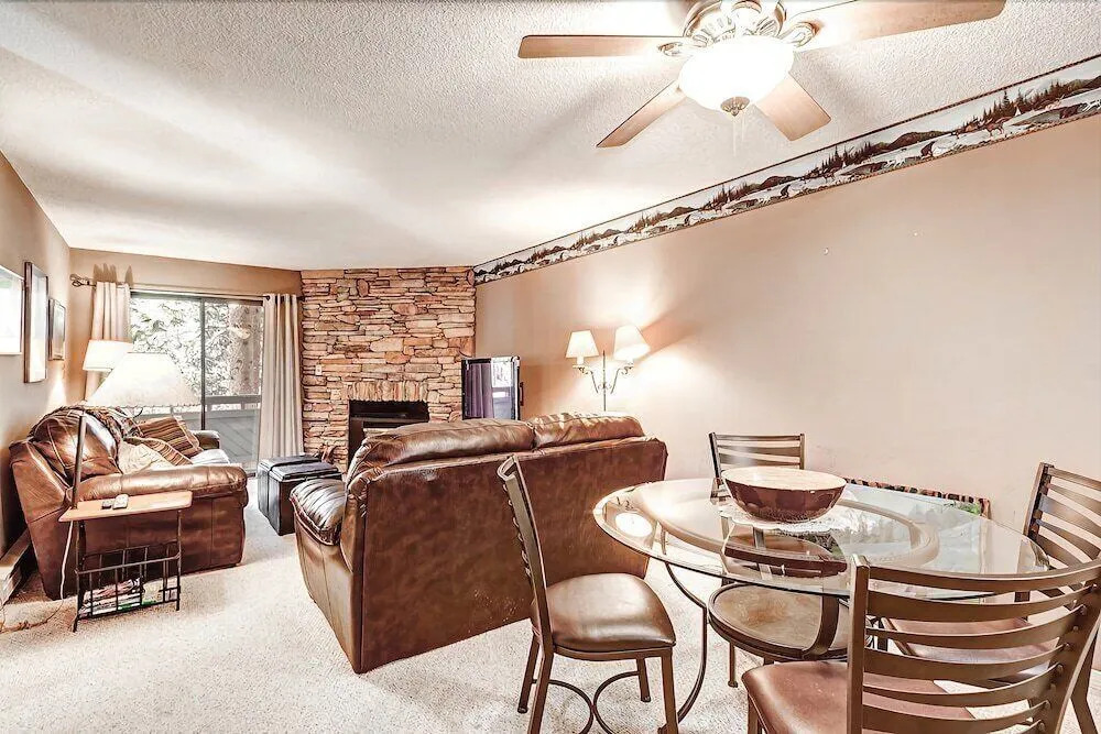 Chic & Cozy Breck Condo: Ski-in/ski-out at Peak 8!