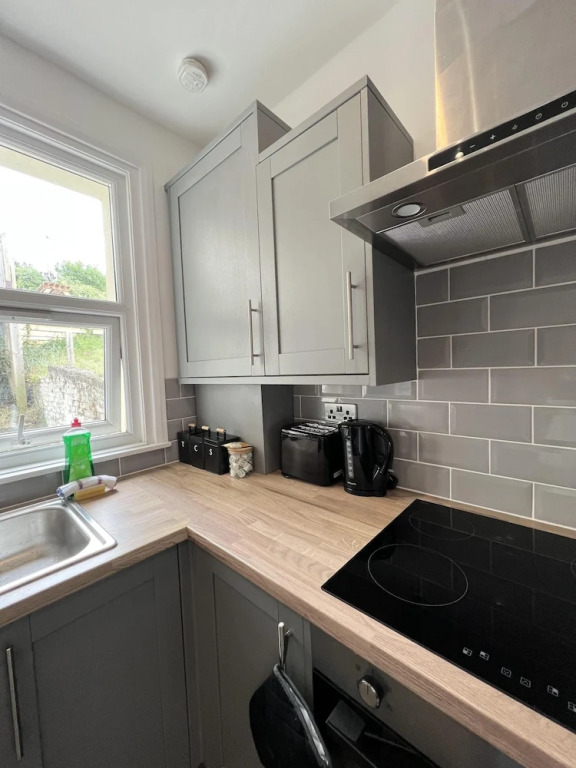 Remarkable 2-bed House in Rochester