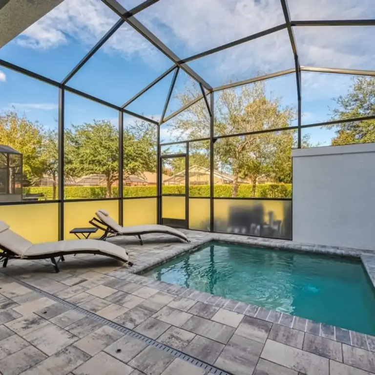 Spacious New Modern Retreat