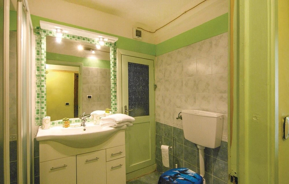 4 Bedroom Gorgeous Home In Montefegatesi