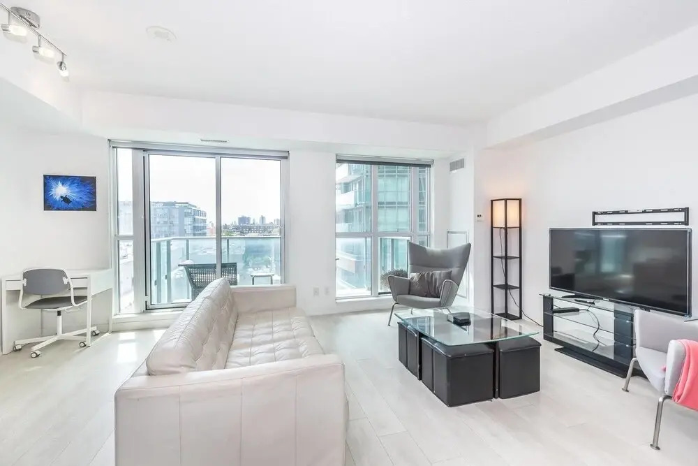 Downtown Condo Near Exhibition Place With Balcony