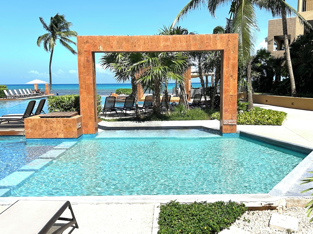 ELFARO 204SURF by Dream Playa Management