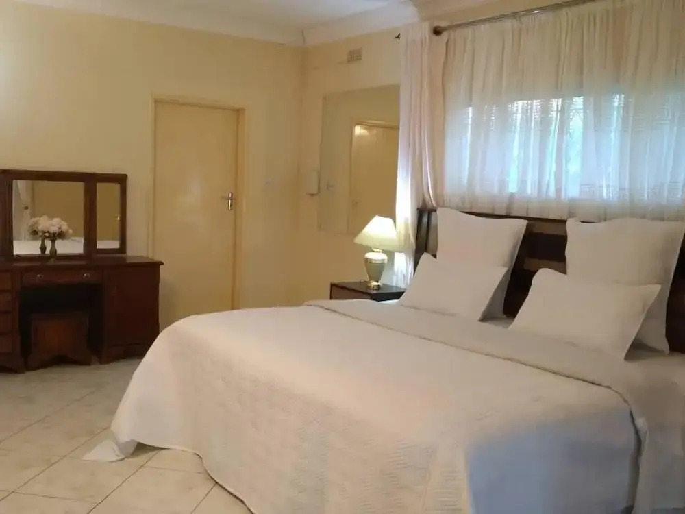Charming 6-bed House With Swimming Pool in Harare