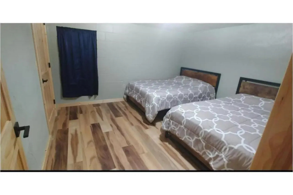 OYO Crossroads Inn