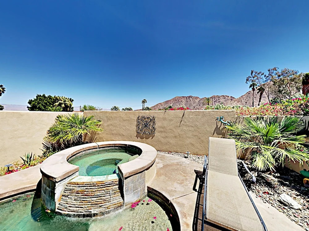 Mountain View La Quinta Stunner by RedAwning
