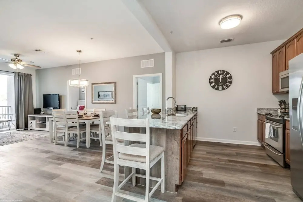 Roomy and Modern 3bd/2ba Home With Balcony #3vc201