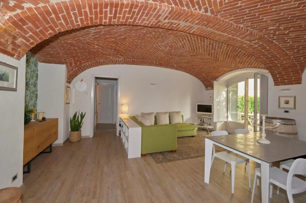 La Morra Apartments