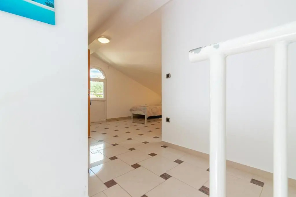 Apartment Lovorka 5