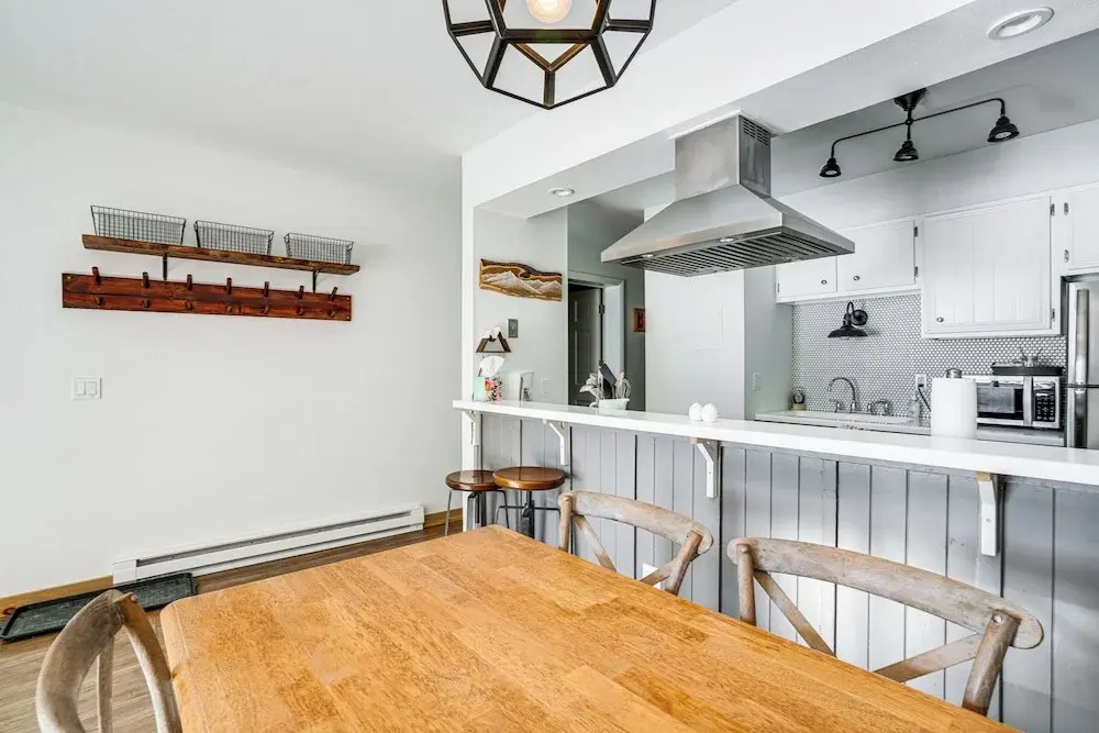 Condo w/ Balcony & Views - Steps to Ski Shuttle!