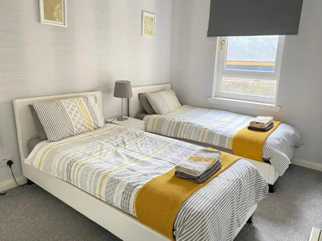 Paisley Central Apartment #2
