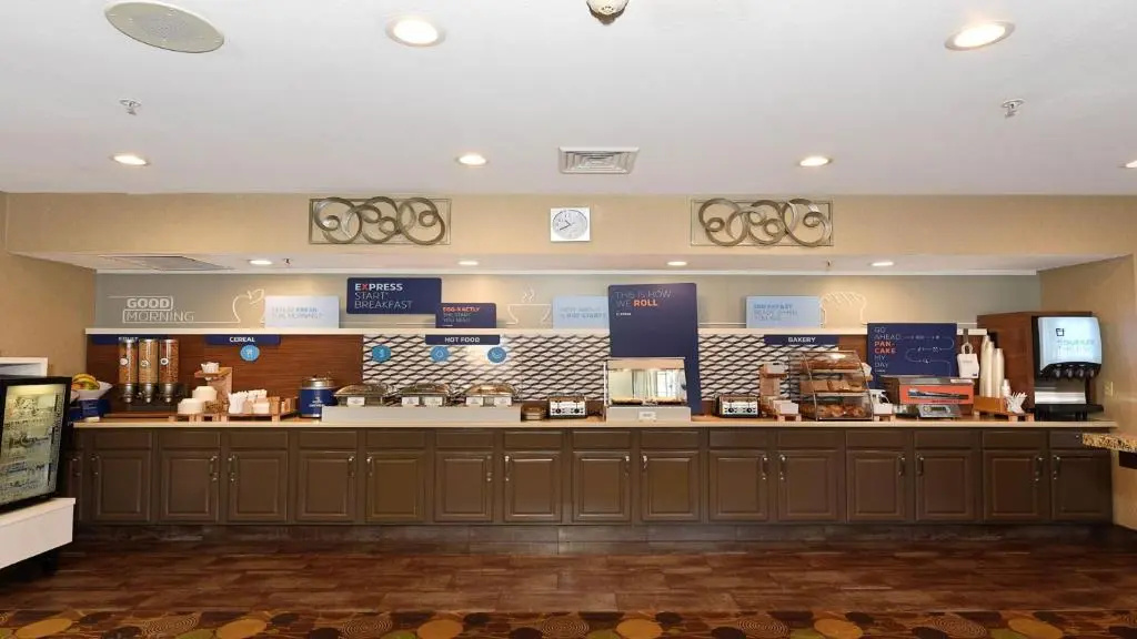 Holiday Inn Express & Suites Chicago Deerfield Lincolnshire by IHG