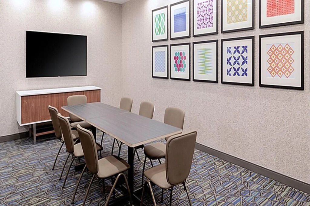 Holiday Inn Express & Suites Phoenix East - Gilbert by IHG
