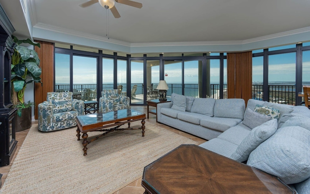 The Oasis 2701 Formerly Phoenix West Ii 2701 4 Bedroom Condo