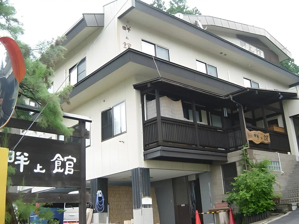 Nozawa Onsen Azegamikan