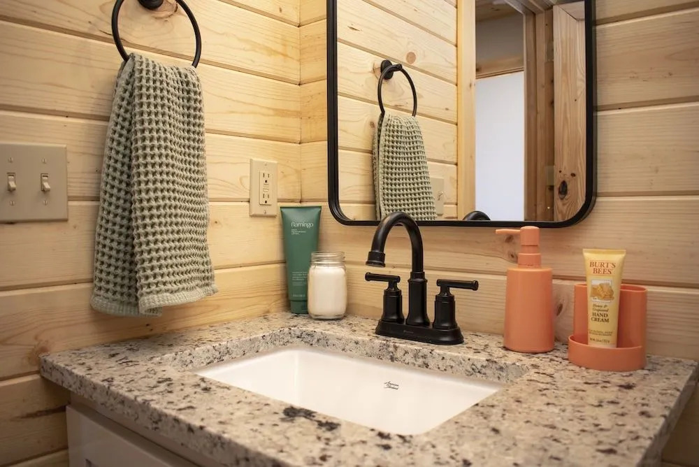 Innsbrook Cabin 4 Bedroom Cabin by RedAwning