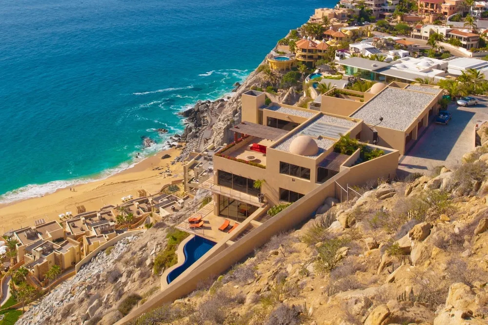 Luxurious Hillside Oceanfront 8 bedroom Villa Bellissima