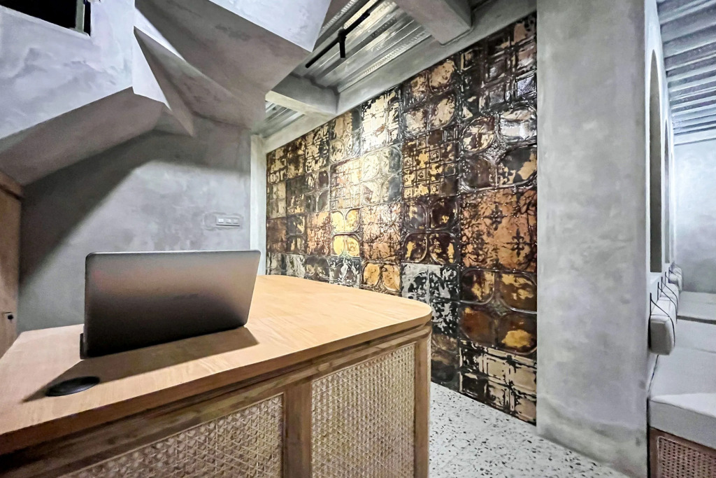 Rattanhaus R Signature