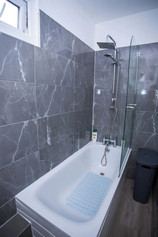 Modern 1 Bedroom Apartment in Quiet Tilbury Town