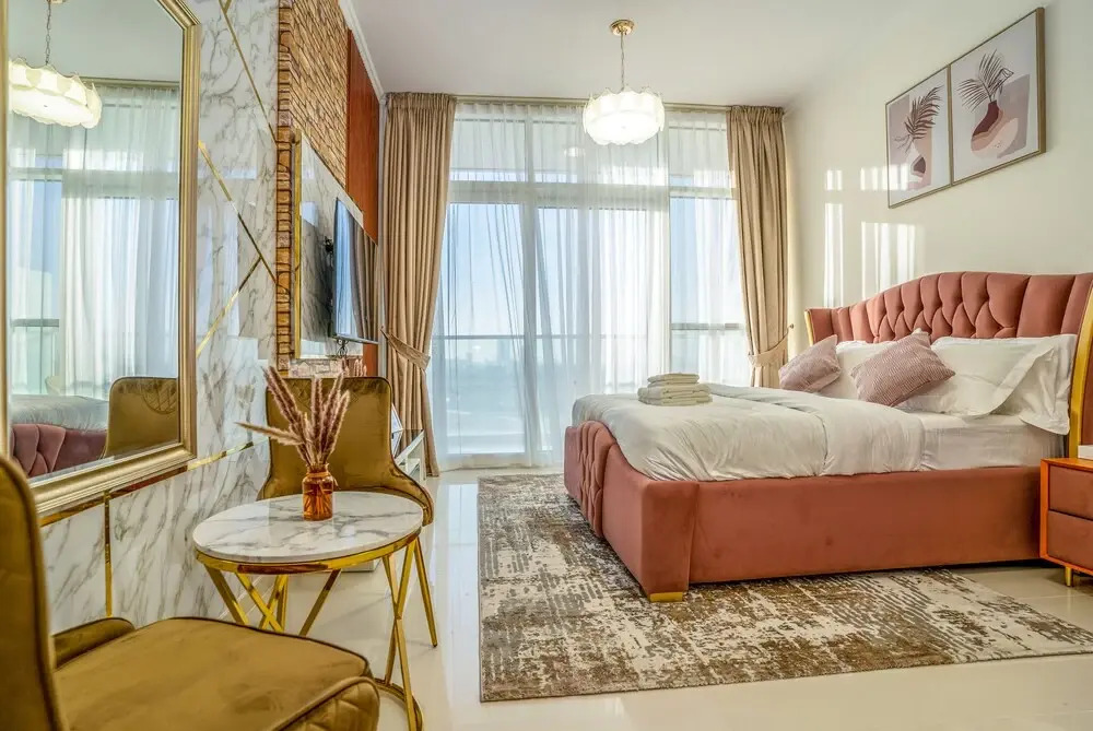Tanin - Wake Up To Dubai Skyline From This Stylish Studio