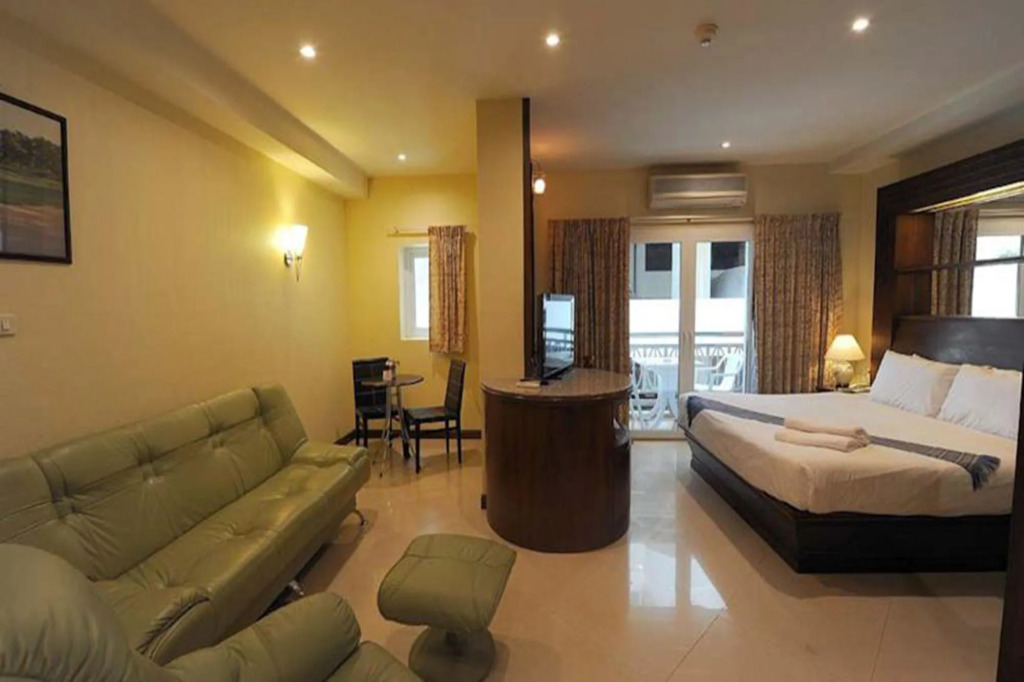 Whitehouse Condotel