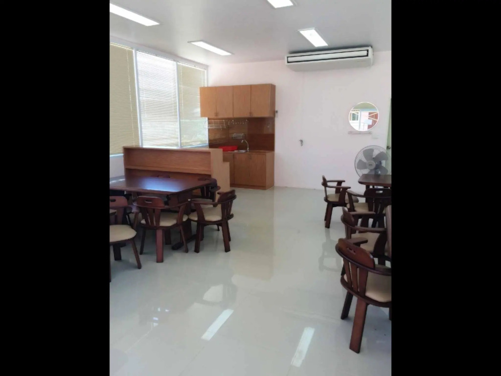 Vipat Bungkan Hotel