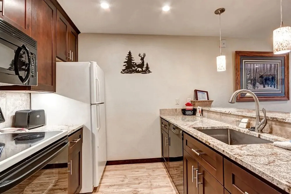 1001 Grandview C14 by RedAwning