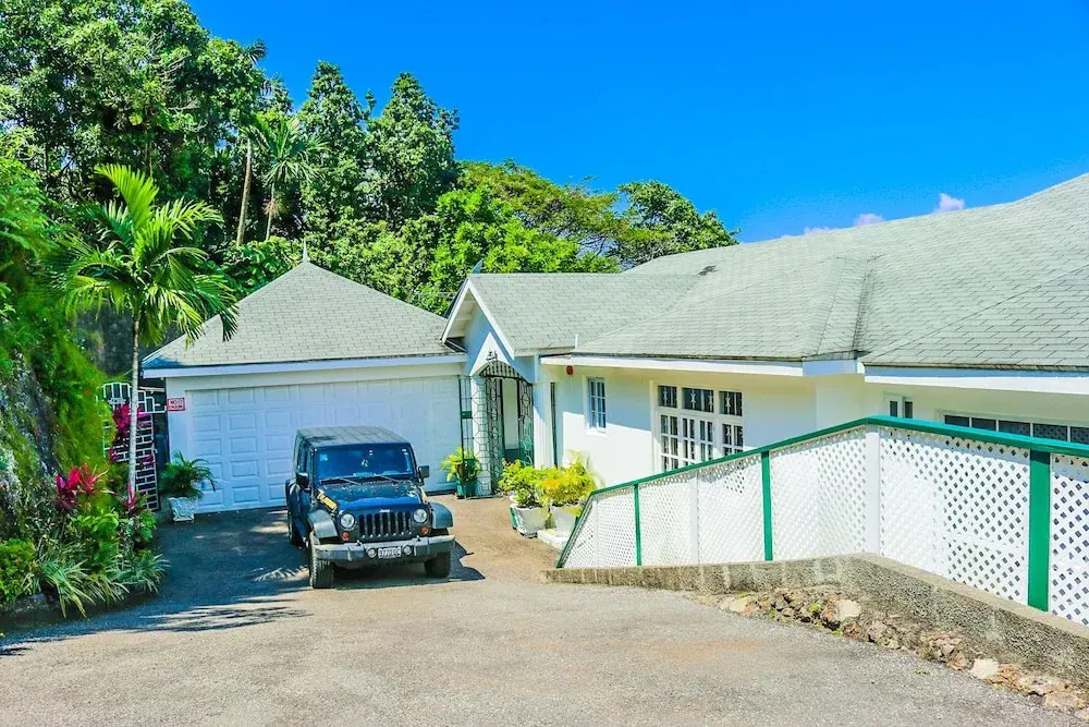 Pink Rock Inn Bed and Breakfast