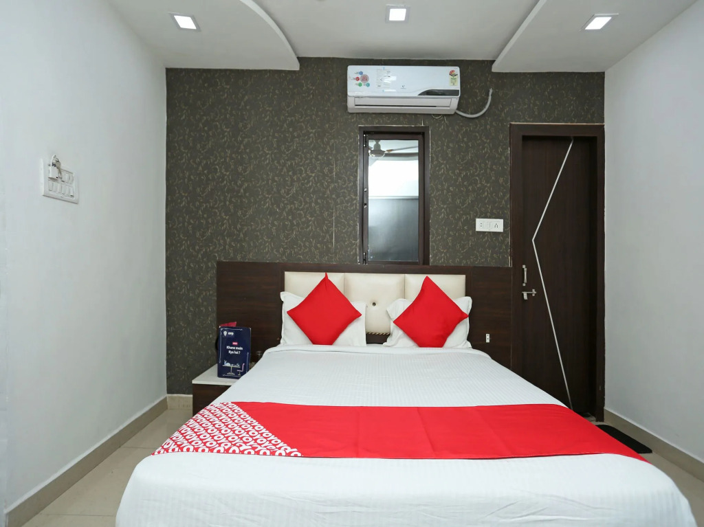 OYO 11943 Hotel Yugantar Palace