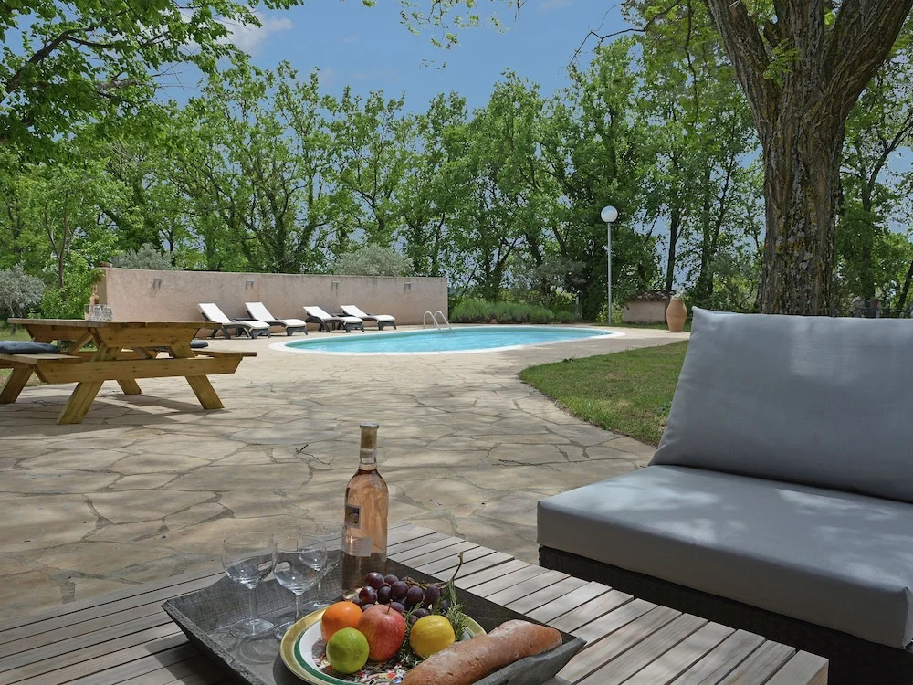 Very attractive detached villa with its own swimming pool