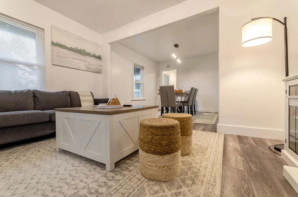 Peaceful Pet-friendly Home With Yard