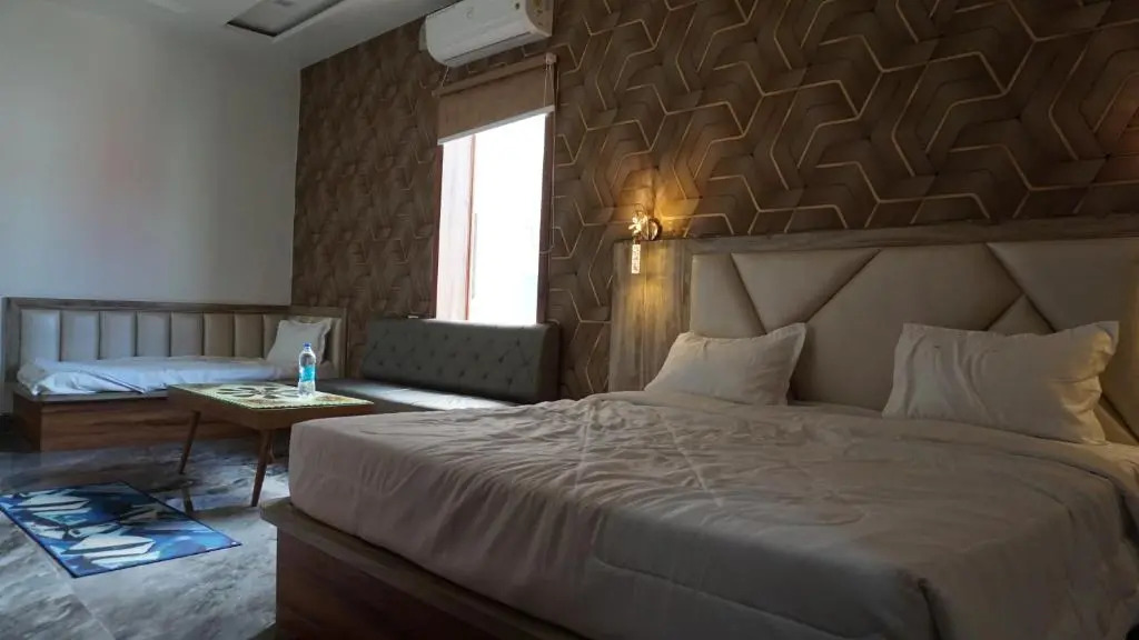 Hotel B P Emerald, Mathura