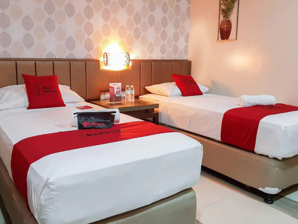 RedDoorz Plus near Holy Name University Medical Center