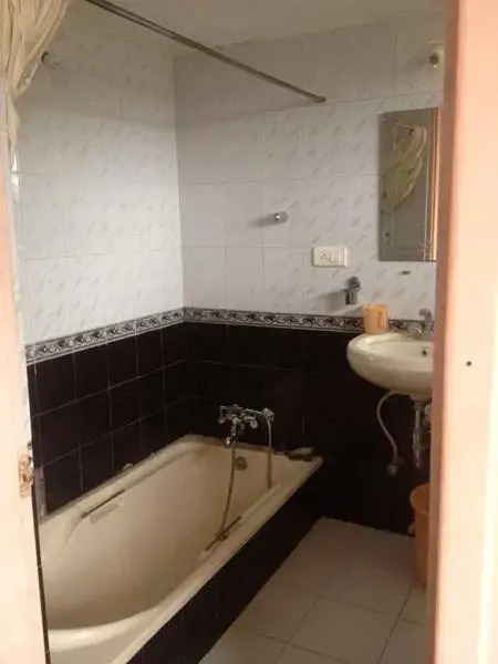 R S Guest House