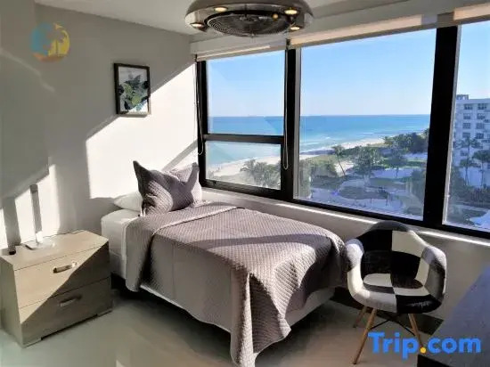 Large Modern 4 Bedroom Beautiful Ocean Views-1003