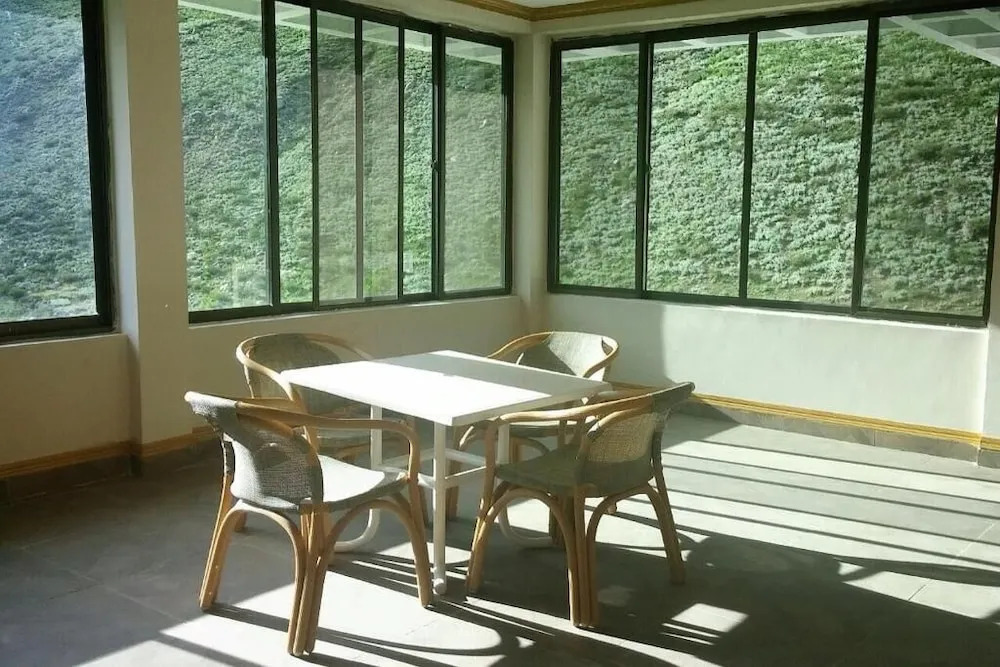 Cloud Way Hotel