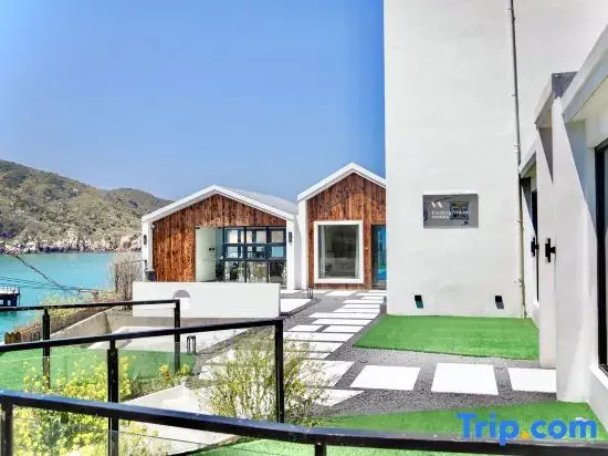 Xunzhao Vivian · Sunset Scenic Apartment