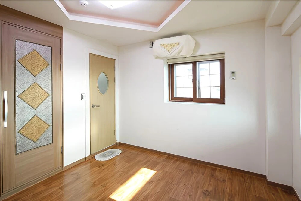 Yeosu Tirol Pension