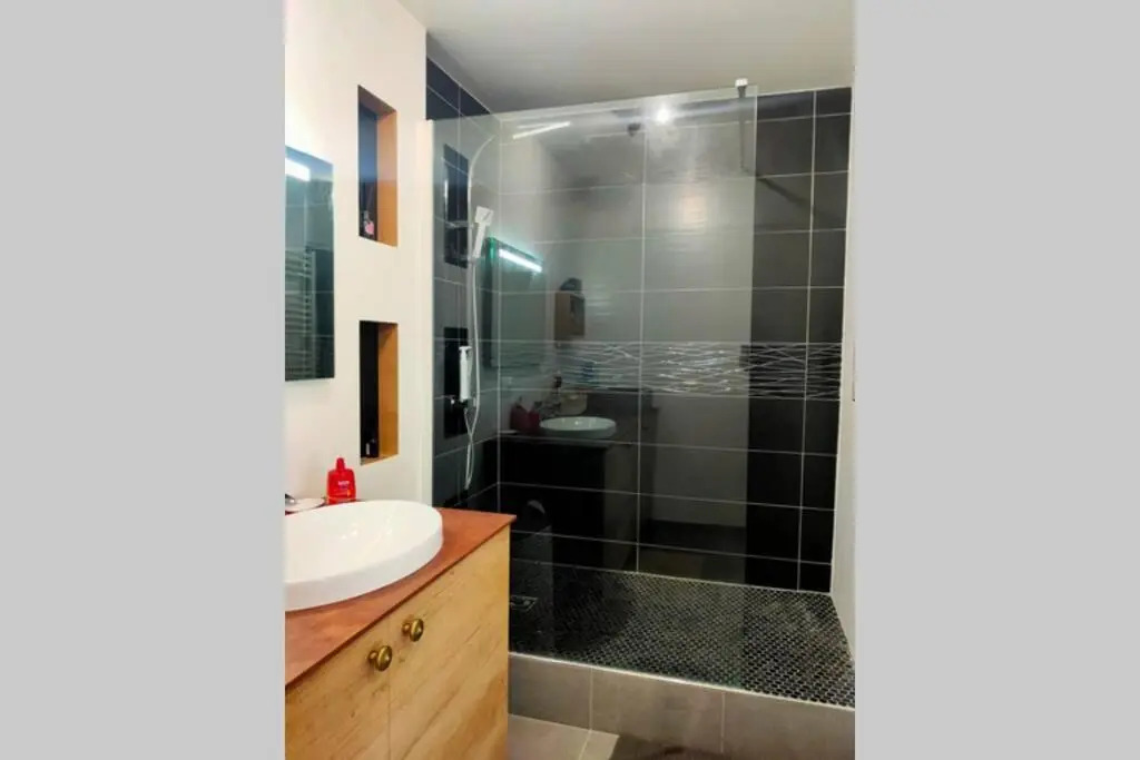 Logement entier+ jardin privé et parking 2places