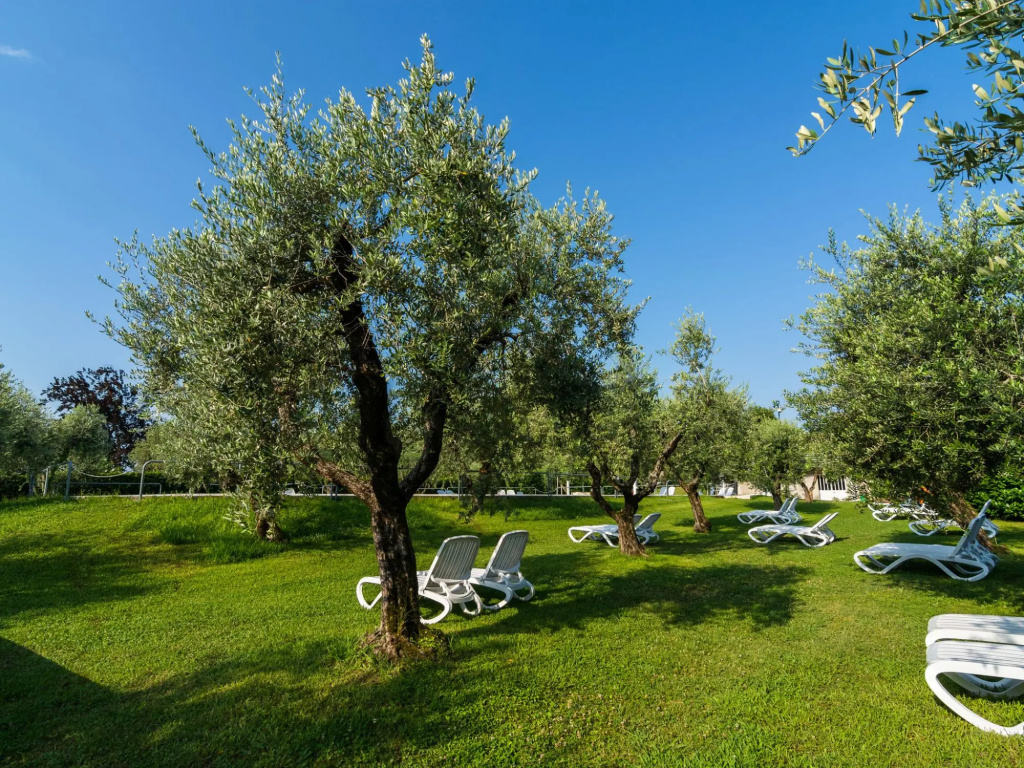 Serene Apartment in Manerba Del Garda with Pool