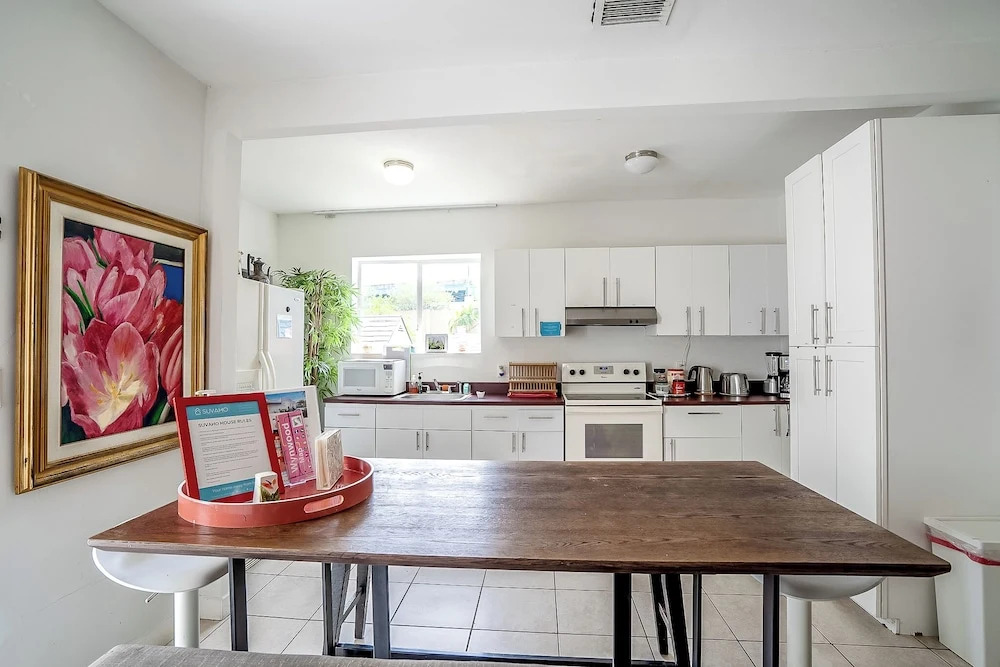 Miami Vacation Home 4 bedroom Parking.
