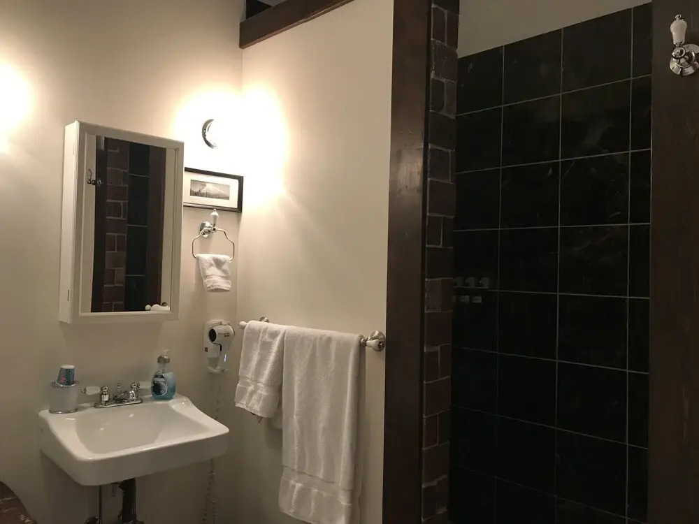 Mcgrady Inn - Bed And Breakfast