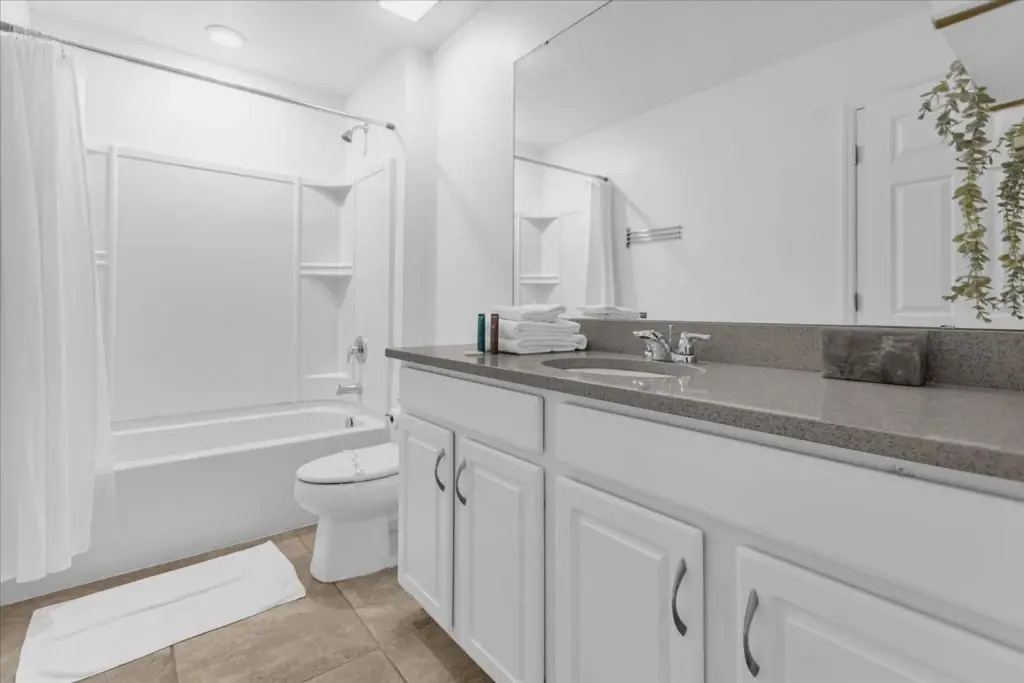 9 Bedrooms 6 Bathrooms Solara 8901 Cb