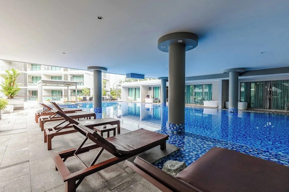Majestic 2BR with garden view in Regent