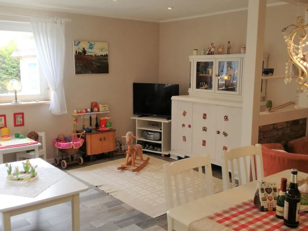 Beautiful Cottage With Fenced Garden in Kransevitz