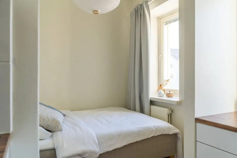 2 Bedroom apartment Steps from the Metro