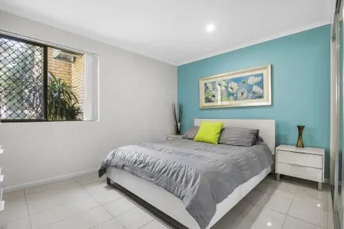 Golden Shores Unit 1, 21 Landsborough Parade