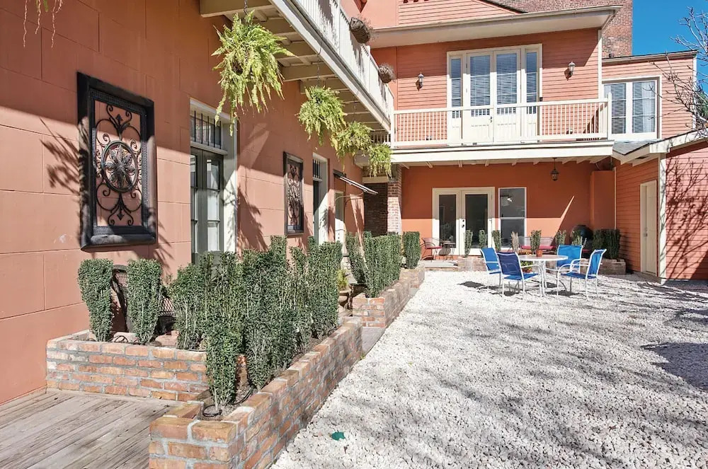 N Rampart Apartments - Lux 3BD 2BA French Quarter w Courtyard